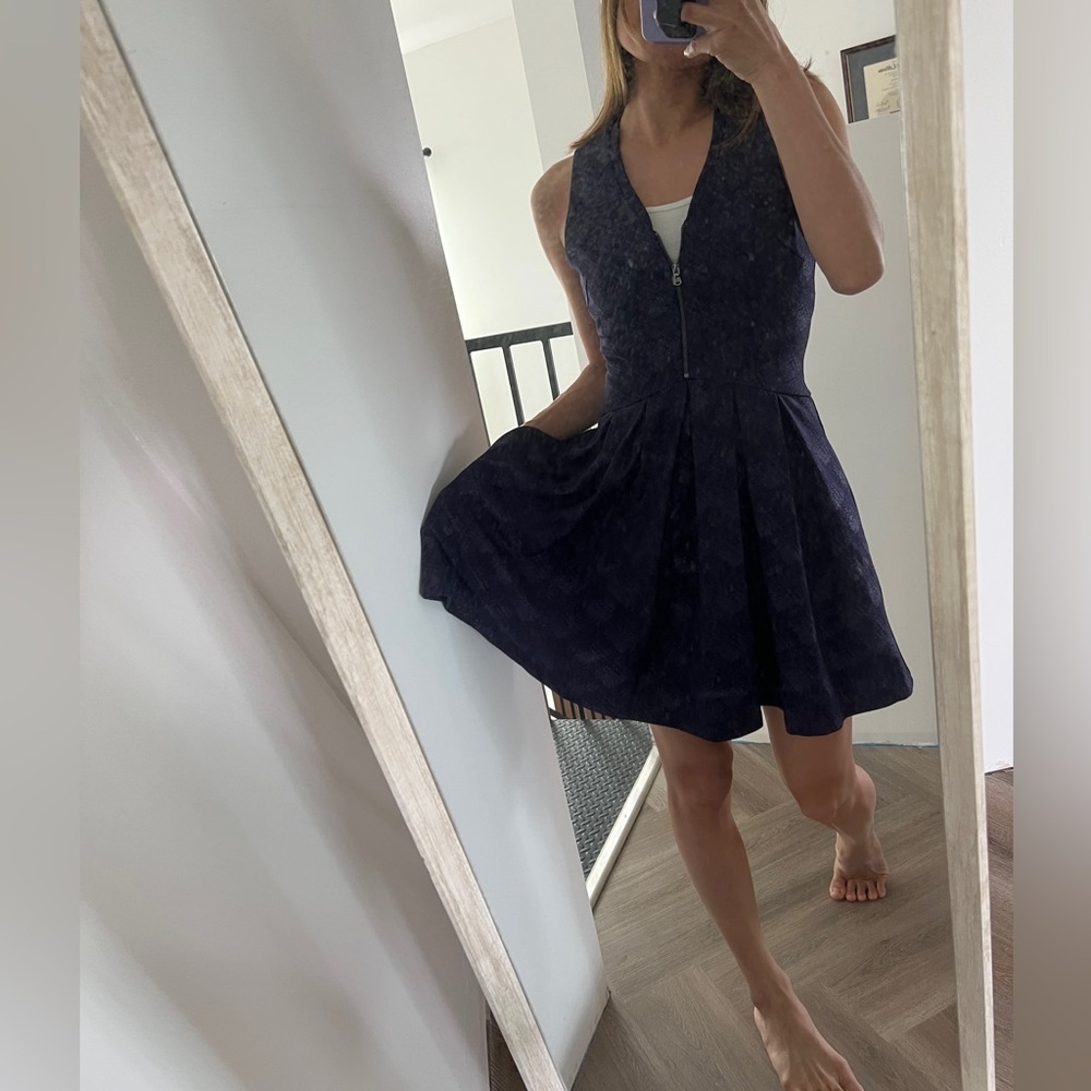 Guess mini dress in purple - Picture 2 of 6